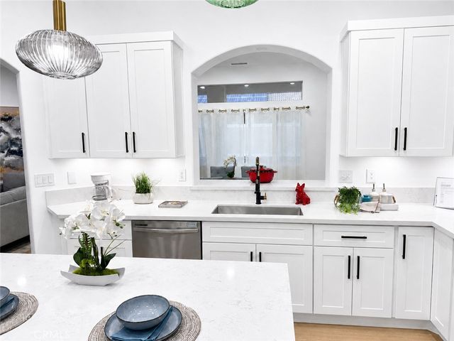 39832 De Vendome Court, Murrieta, CA 92563