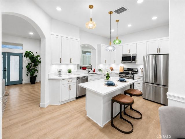 39832 De Vendome Court, Murrieta, CA 92563