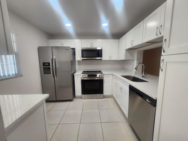 330 NE 26th Avenue 202, Boynton Beach, FL 33435