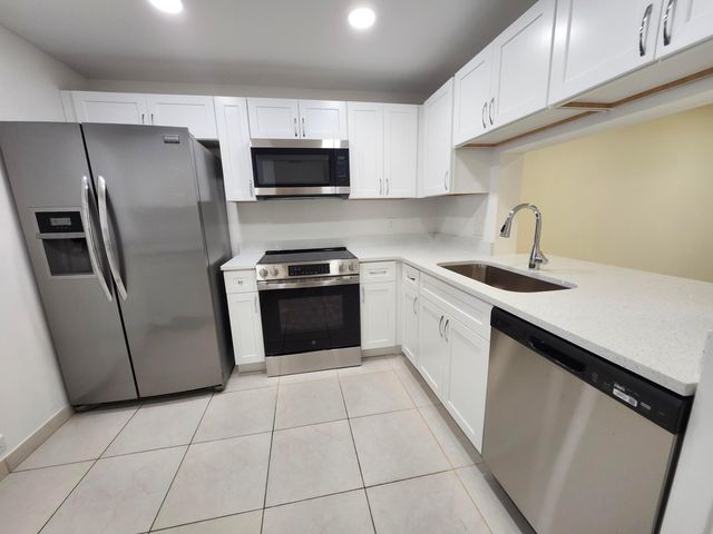 330 NE 26th Avenue 202, Boynton Beach, FL 33435
