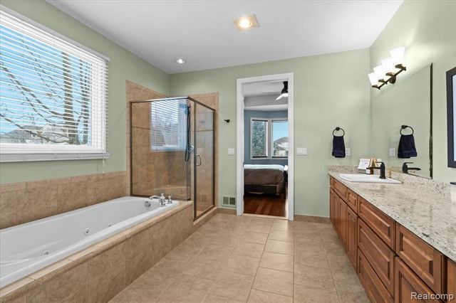 10511 Stoney Point Drive, South Lyon, MI 48178