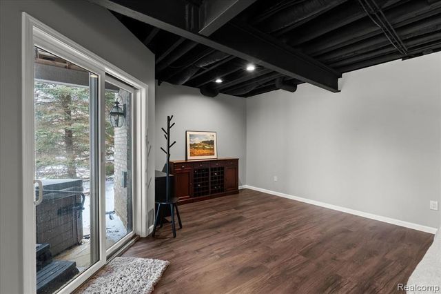 10511 Stoney Point Drive, South Lyon, MI 48178