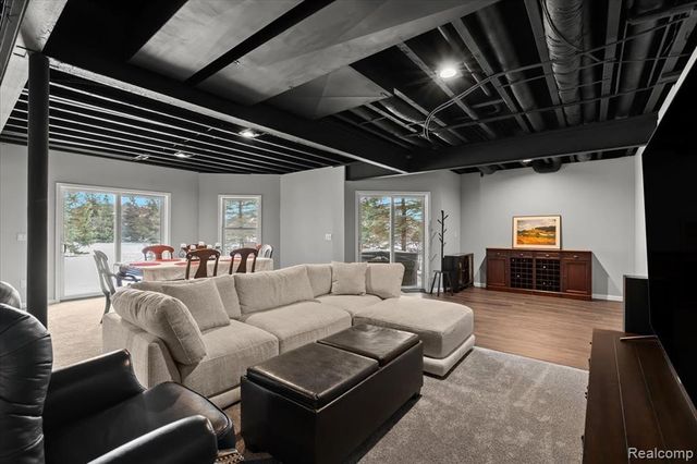 10511 Stoney Point Drive, South Lyon, MI 48178