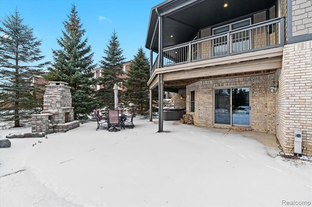 10511 Stoney Point Drive, South Lyon, MI 48178