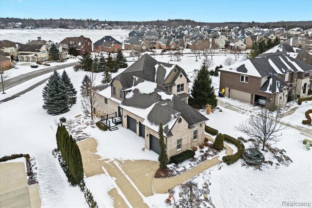 10511 Stoney Point Drive, South Lyon, MI 48178