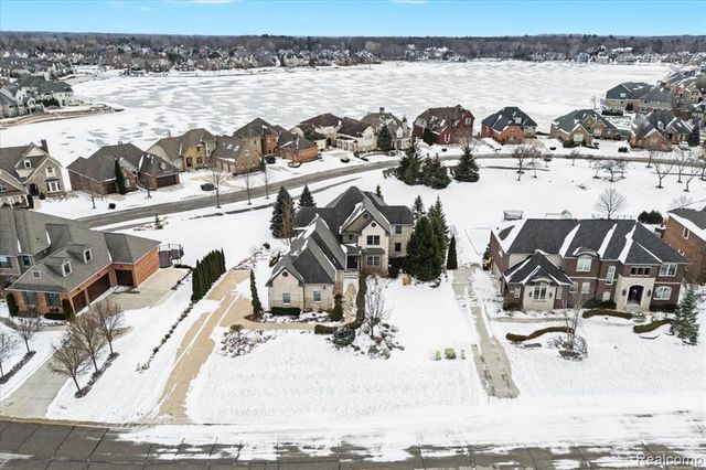 10511 Stoney Point Drive, South Lyon, MI 48178