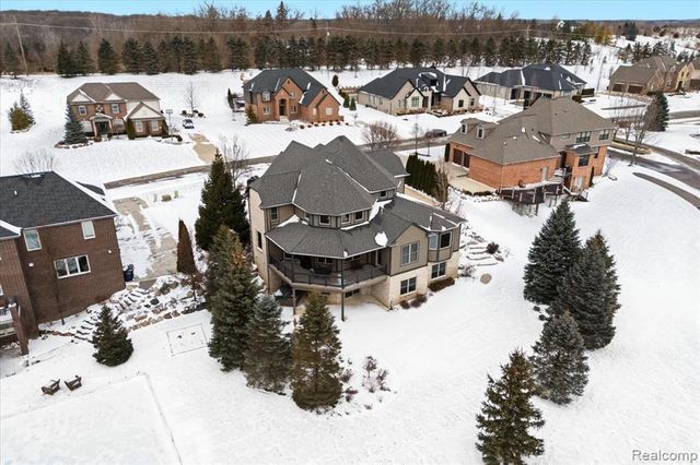 10511 Stoney Point Drive, South Lyon, MI 48178