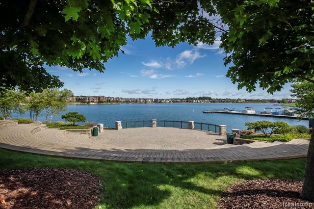 10511 Stoney Point Drive, South Lyon, MI 48178