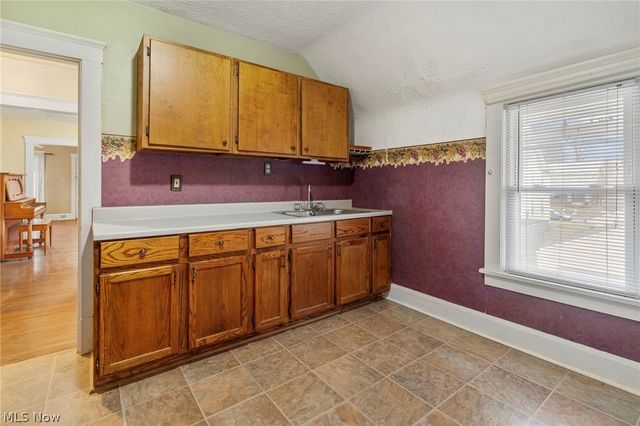 2112 Iris Court NW, Canton, OH 44709