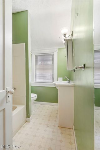 2112 Iris Court NW, Canton, OH 44709