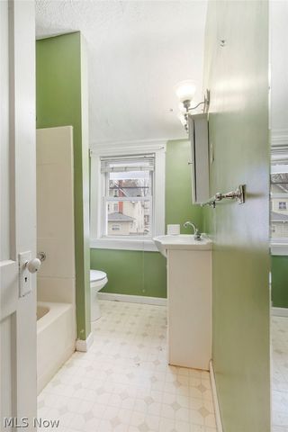 2112 Iris Court NW, Canton, OH 44709