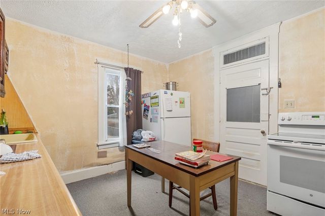 2112 Iris Court NW, Canton, OH 44709