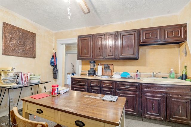 2112 Iris Court NW, Canton, OH 44709