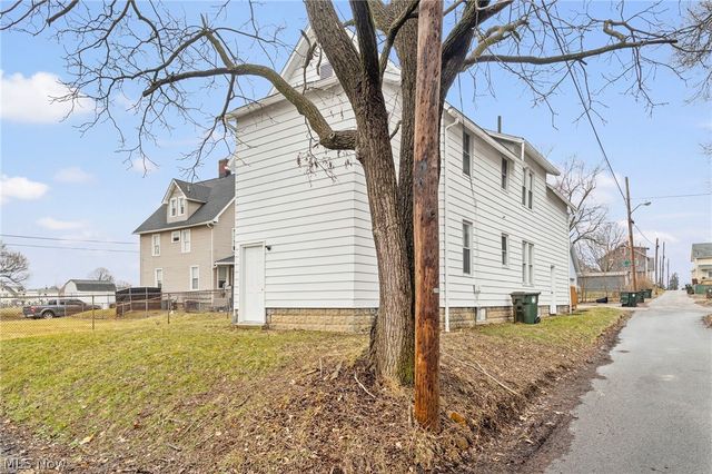 2112 Iris Court NW, Canton, OH 44709