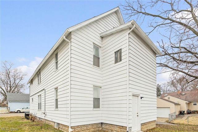 2112 Iris Court NW, Canton, OH 44709