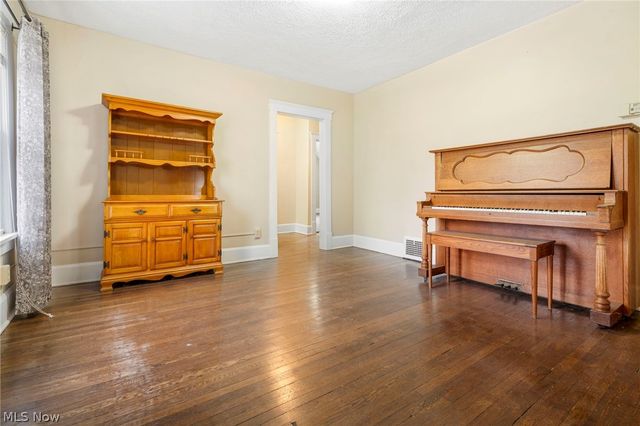 2112 Iris Court NW, Canton, OH 44709