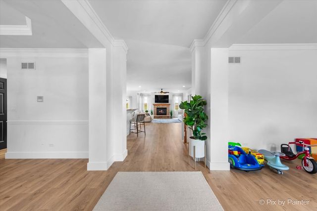 93 Open Parkway S, Hawthorn Woods, IL 60047