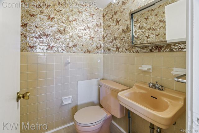 8300 Jefferson E, Detroit, MI 48214