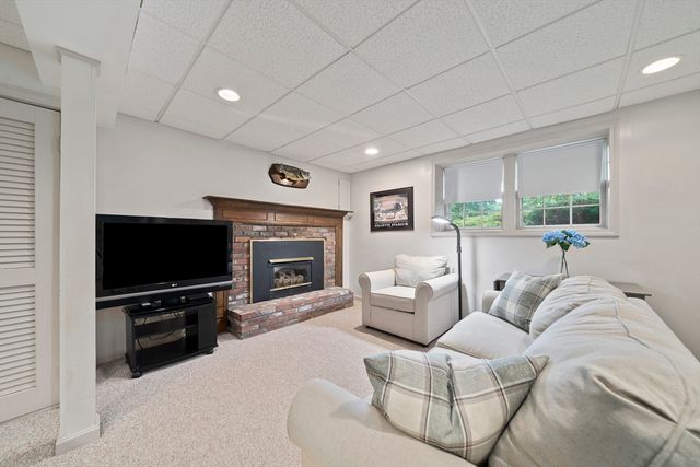 119 Hall Dr, Norwell, MA 02061
