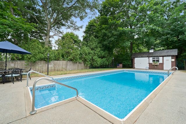 119 Hall Dr, Norwell, MA 02061