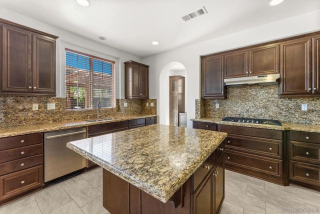 10449 Monterey Ridge Dr, San Diego, CA 92127