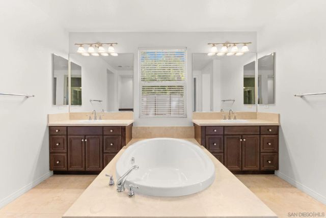 10449 Monterey Ridge Dr, San Diego, CA 92127