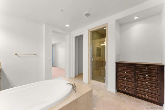 10449 Monterey Ridge Dr, San Diego, CA 92127