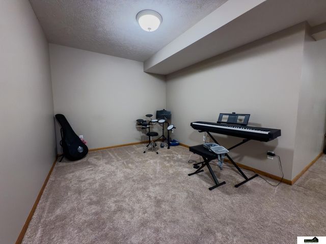 6411 Saline Drive, Lincoln, NE 68504
