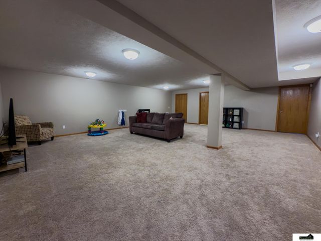6411 Saline Drive, Lincoln, NE 68504
