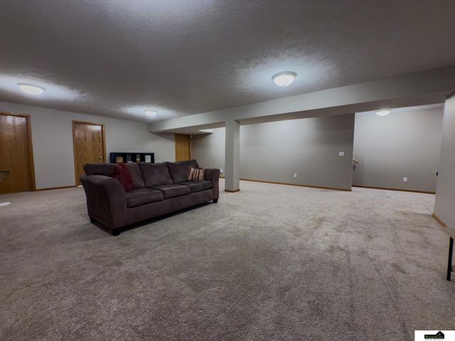 6411 Saline Drive, Lincoln, NE 68504
