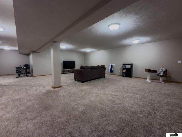 6411 Saline Drive, Lincoln, NE 68504