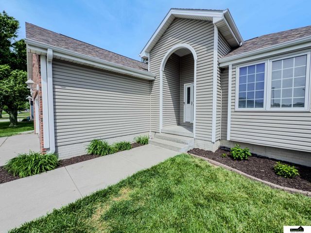 6411 Saline Drive, Lincoln, NE 68504