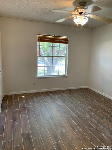 12242 Brownstone St, Live Oak, TX 78233