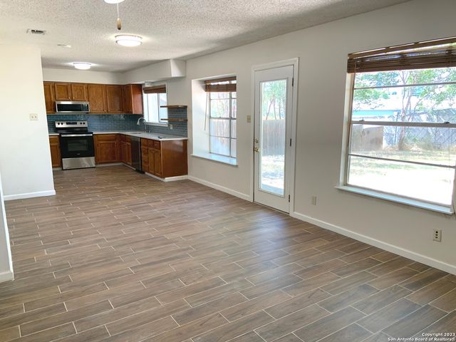 12242 Brownstone St, Live Oak, TX 78233