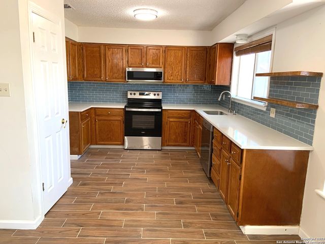 12242 Brownstone St, Live Oak, TX 78233