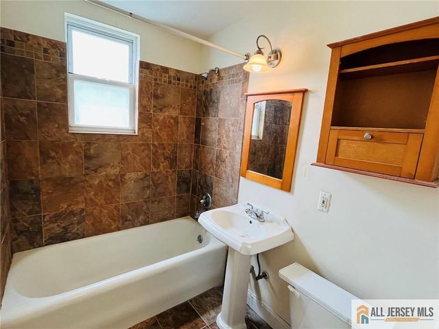 17 Elm Court D, Metuchen, NJ 08840