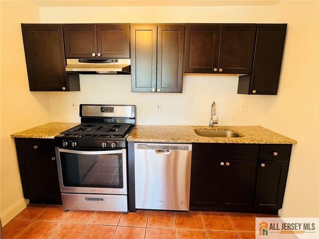 17 Elm Court D, Metuchen, NJ 08840