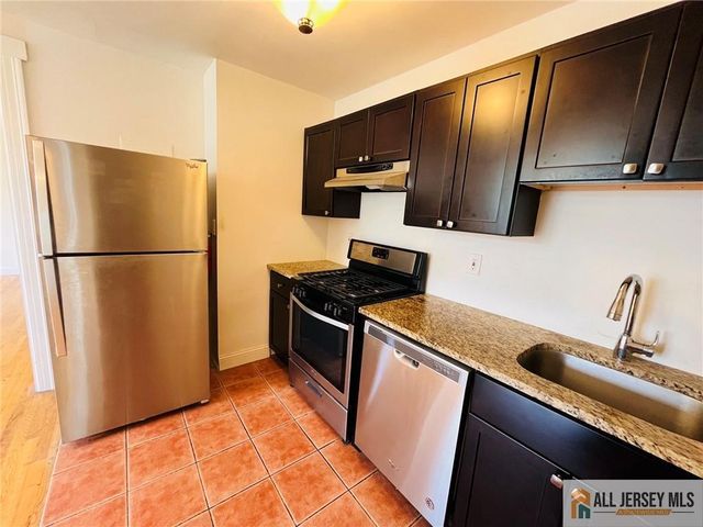 17 Elm Court D, Metuchen, NJ 08840