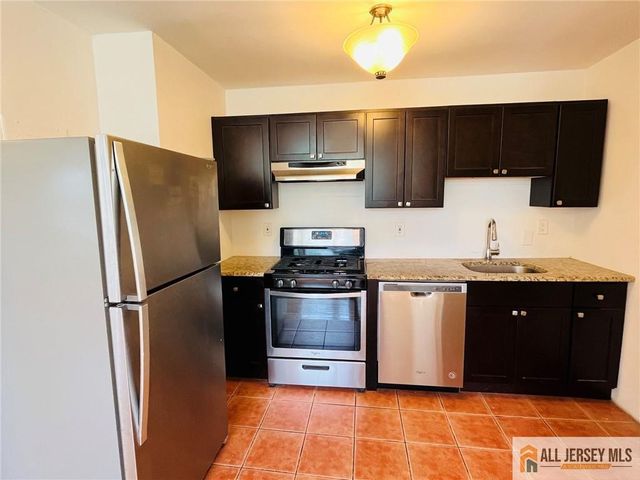 17 Elm Court D, Metuchen, NJ 08840