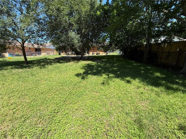 1413 Broadmoor Drive, Bryan, TX 77802
