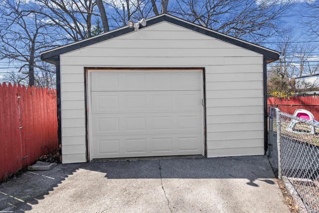 29139 Milton Avenue, Madison Heights, MI 48071