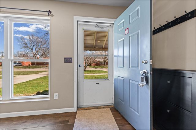 29139 Milton Avenue, Madison Heights, MI 48071