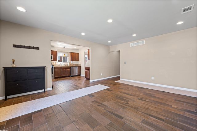 29139 Milton Avenue, Madison Heights, MI 48071