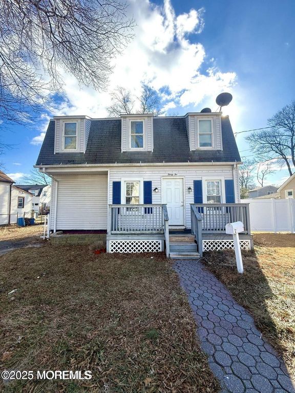 32 Crescent Street, Keansburg, NJ 07734