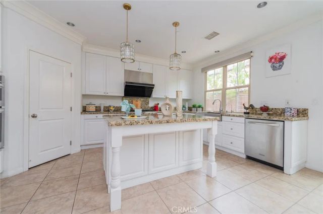 126 Saybrook, Irvine, CA 92620