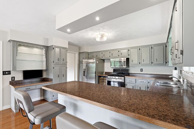 3033 FLINT DR, Rapid City, SD 57702