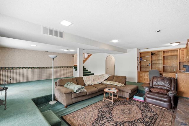 3033 FLINT DR, Rapid City, SD 57702
