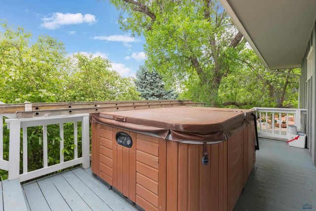 3033 FLINT DR, Rapid City, SD 57702