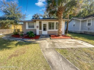 7437 LAURA Street N, Jacksonville, FL 32208