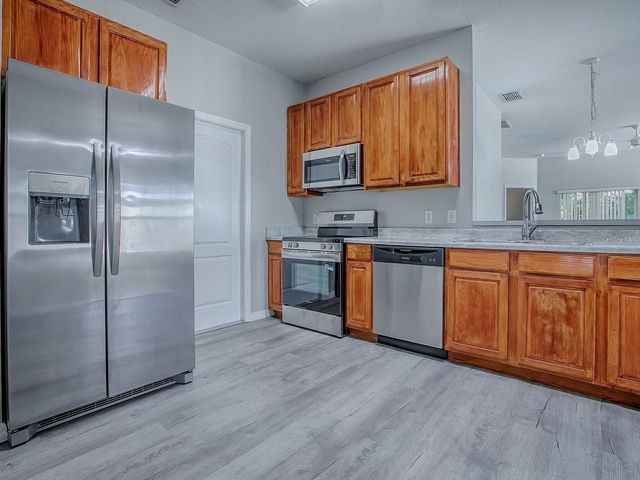 1321 KELLOGG DRIVE, Tavares, FL 32778